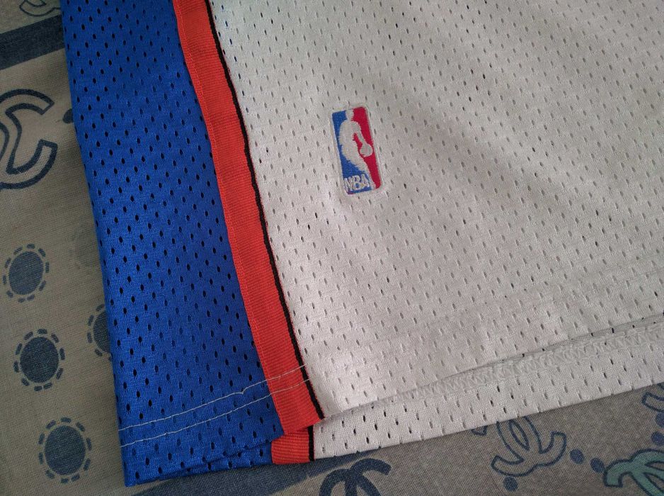 Спортивные шорты Adidas NBA.