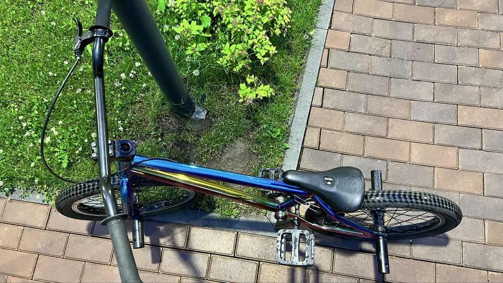 Продам стильный BMX в цвете хамелеон.