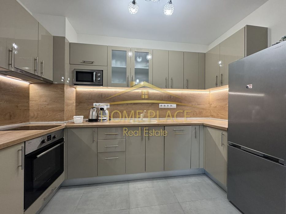 Дава се под наем Двустаен апартамент в Варна, Център - 60 кв.м за 918 € - Снимка #1