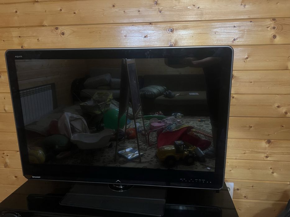 Продам телевизор и тумбу SHARP