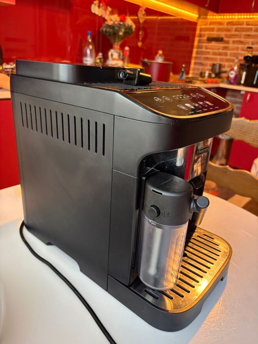 Vand Delonghi Magnifica Evo