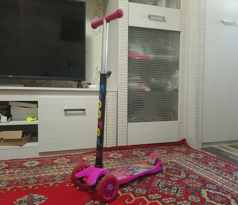 Детский самокат для девочки