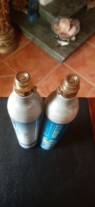 Tub si aparat sodastream incarcat