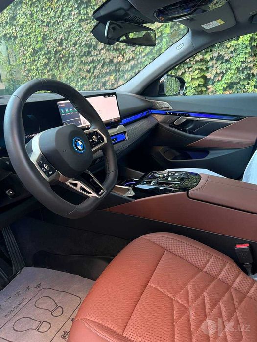 BMW I5 50L Автомобиль в наличии.