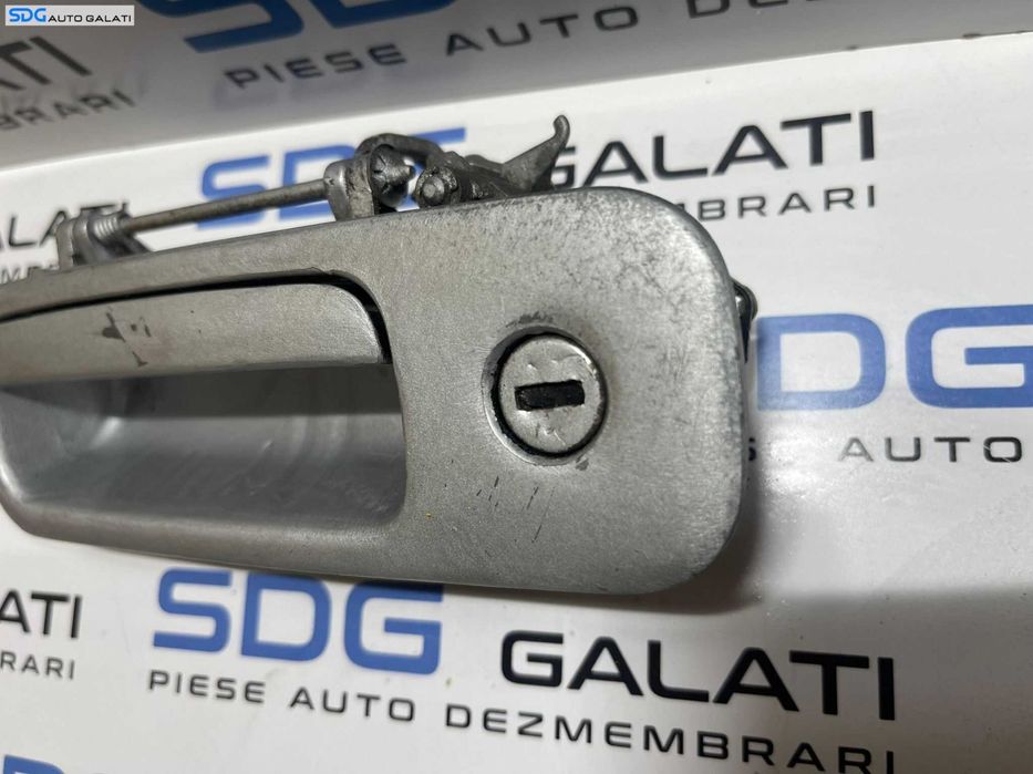 Maner Clapeta Actionare Deschidere cu Butuc Hayon Haion Capota Portbagaj Volkswagen Golf 4 Hatchback 1998 - 2006 Cod 1J6827565A [B3418]