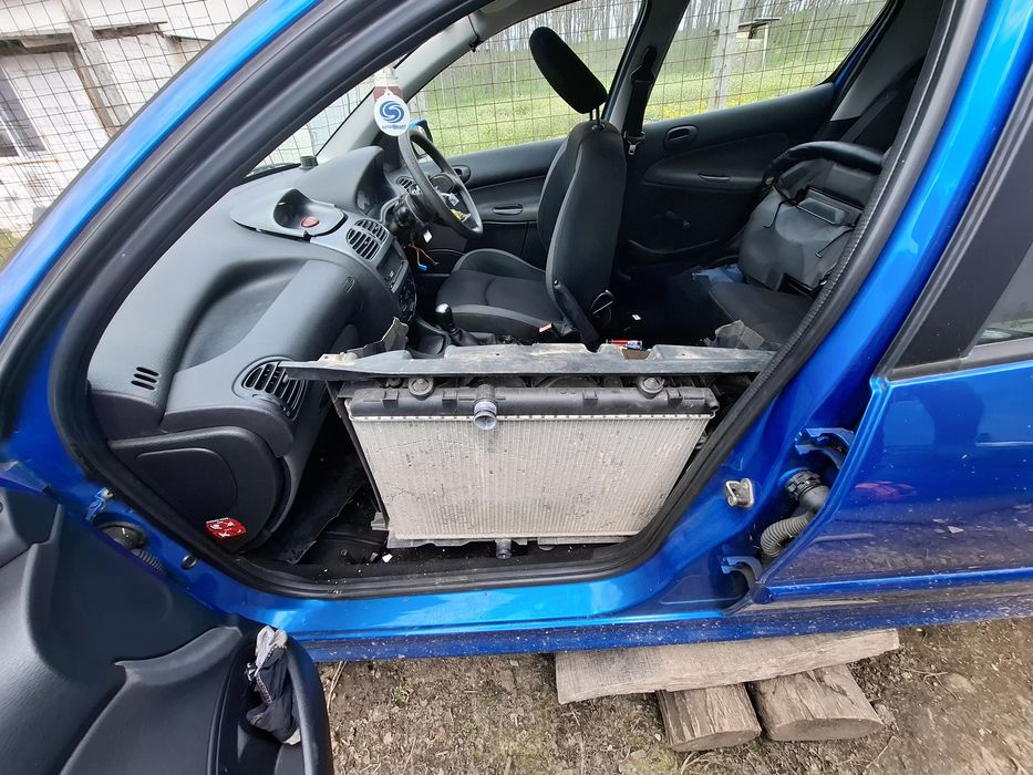 Dezmembrez peugeout 206 1.4 benzina