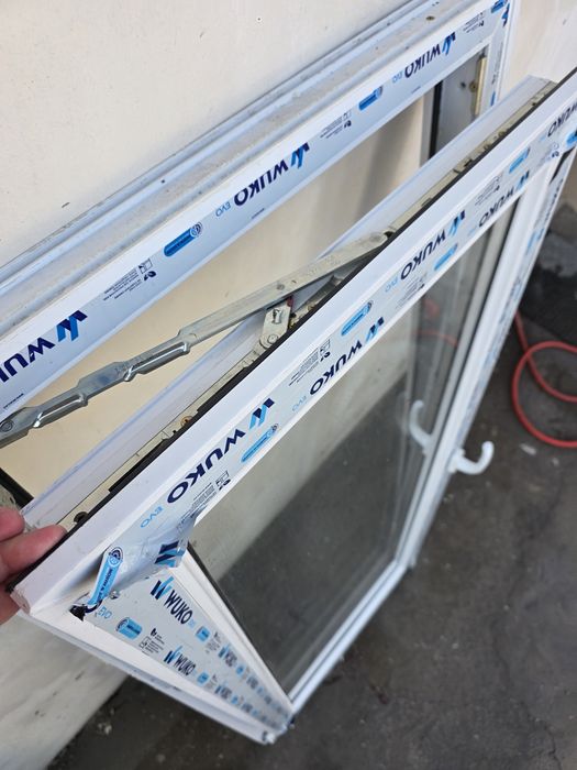 Пластиковые окно и дверь