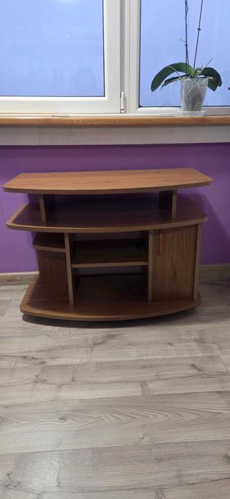 Vand masă tv pe roți, in stare buna