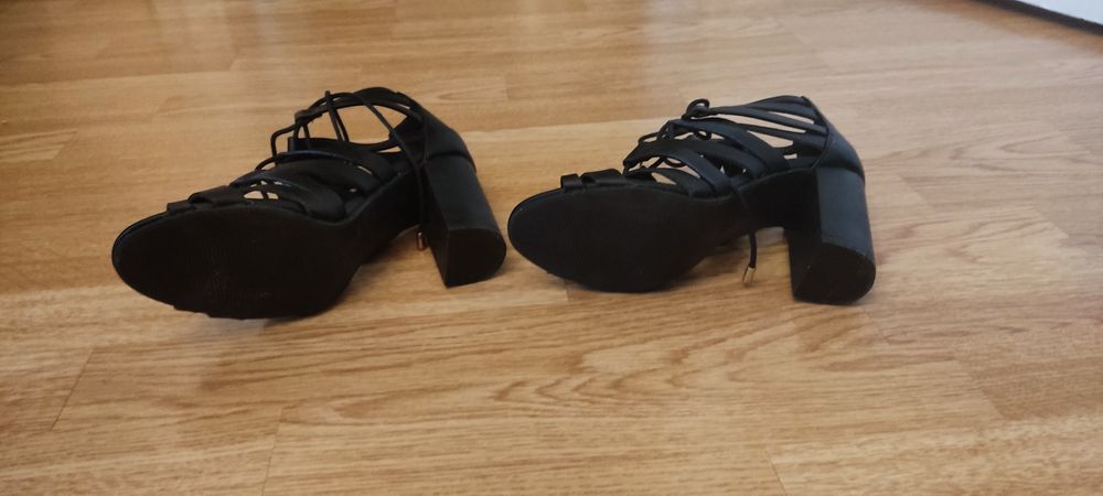 Vând sandale piele mărimea 37