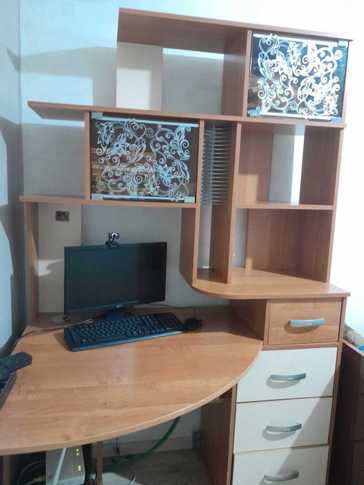 Продам стол письменый