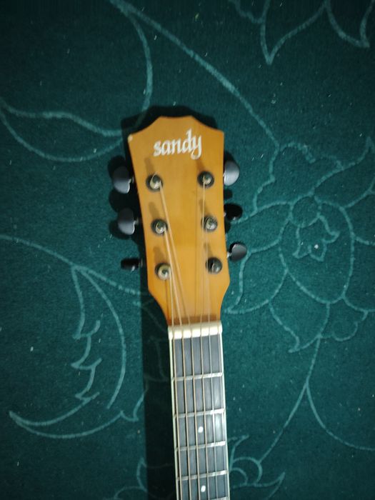 Elektro akustik gitara sotiladi