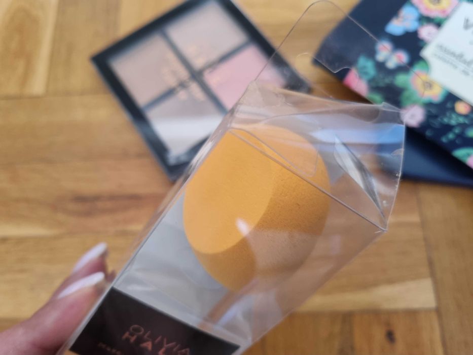 Комплект гримове козметика сенки хайлайтър и гъба