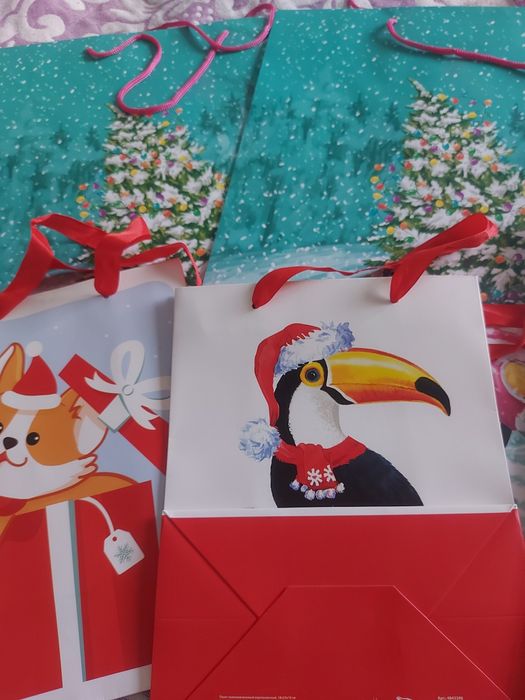 Пакеты , коробки новогодние подарочные