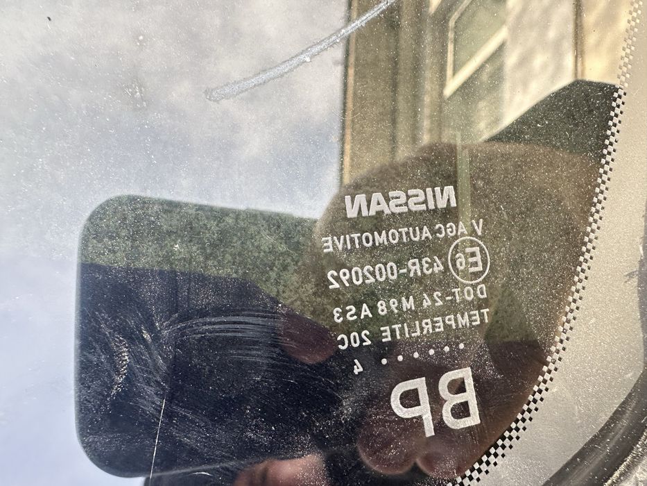 Geamuri aripi spate nissan qashqai.