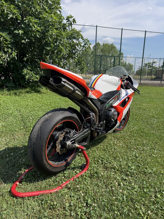 Vand Yamaha R1 Pregatita Pentru Circuit