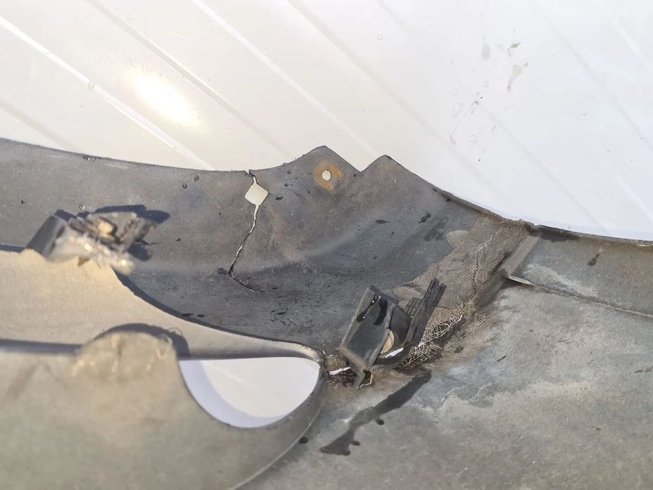 Bara fata Bmw seria 3 E 90/e91 non facelift cu gauri pt spalatoare far