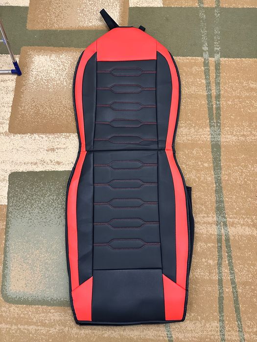 Продам комплект чехлов, черного цвета, универсальные