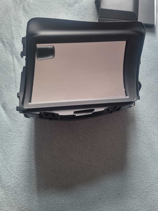 Монитори за задни облегалки на ауди А8 + хедъп дисплей