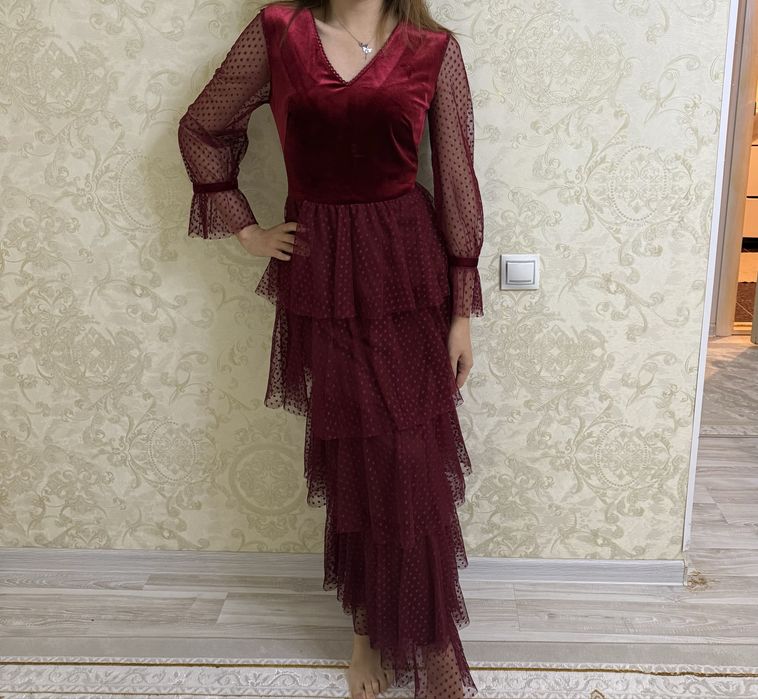 Продаю несколько платьев