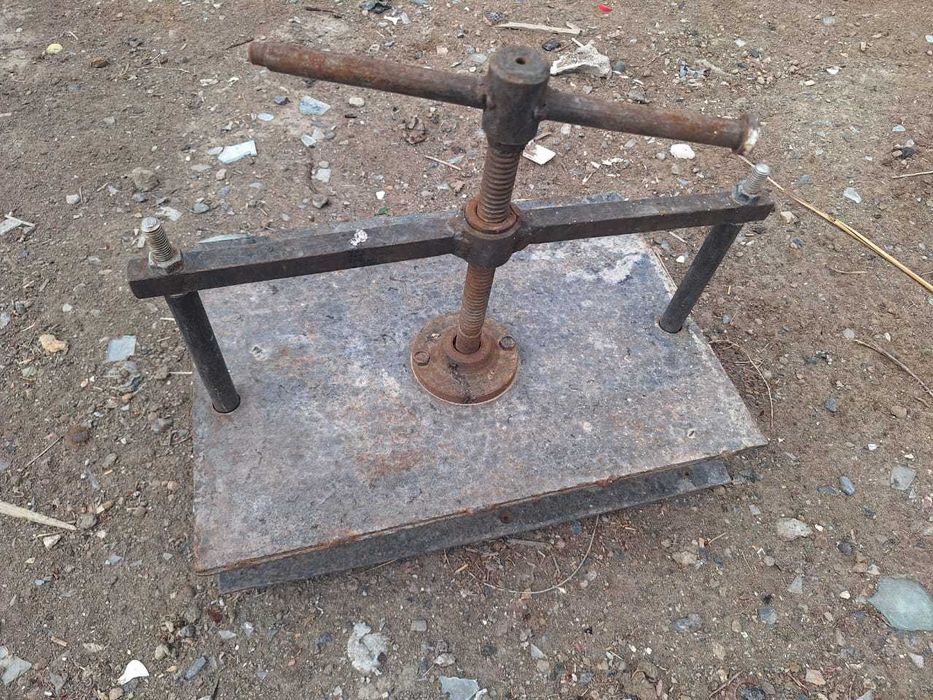 Продам тиски в рабочем состоянии