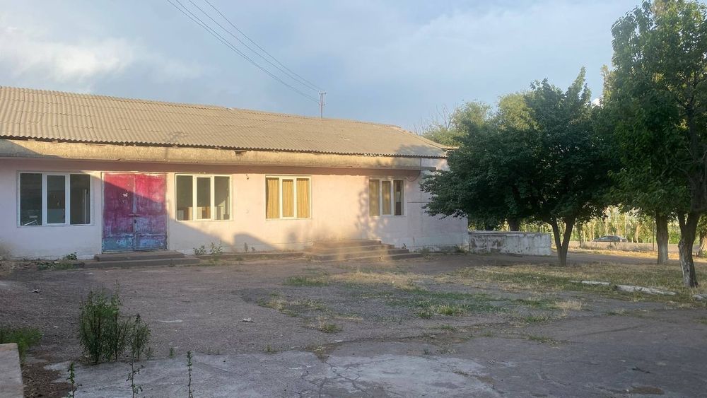 Срочнига йер зданияси блан