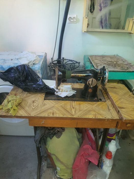 Швейная  машина в рабочем состоянии  строчка идеальная