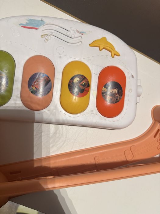 Продается развивающая игрушка музыкальная