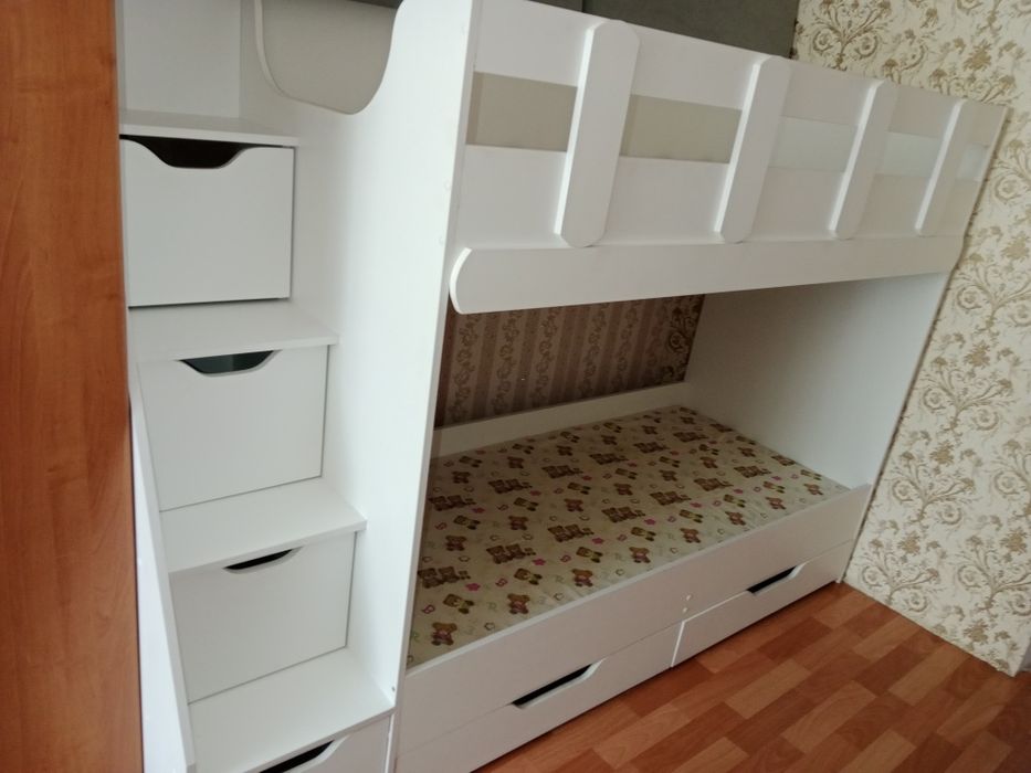 Продам детскую двух ярусную кровать