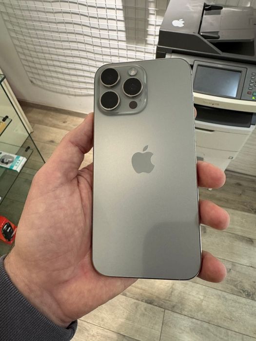 vand iphone 16 pro max