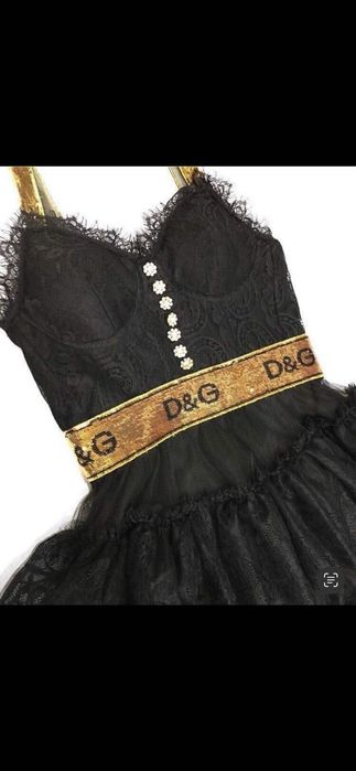 Rochie făcută pe comada