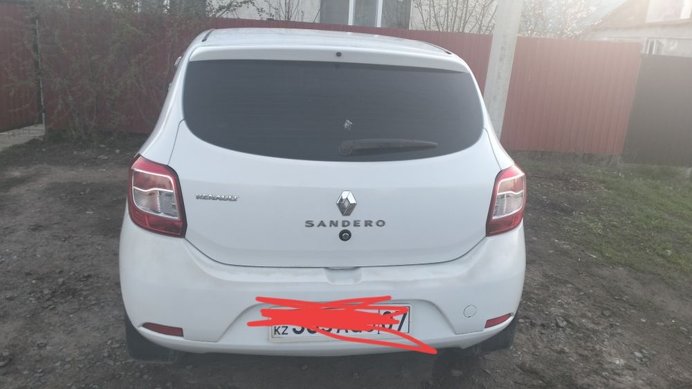 Автомобиль Рено сандеро