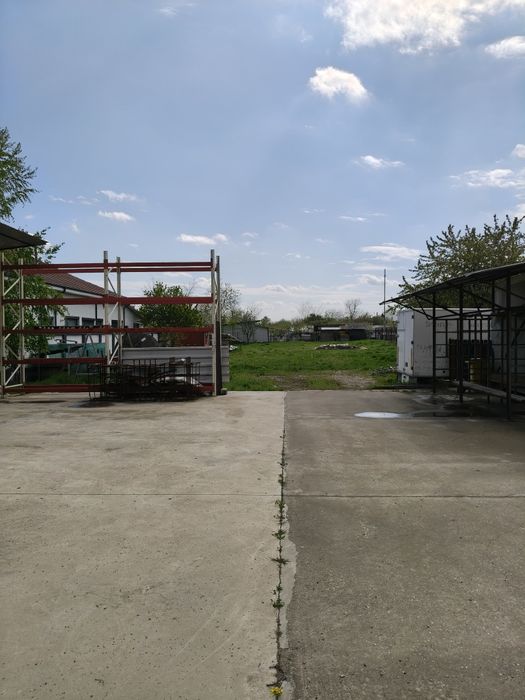 închiriat  teren  / birou