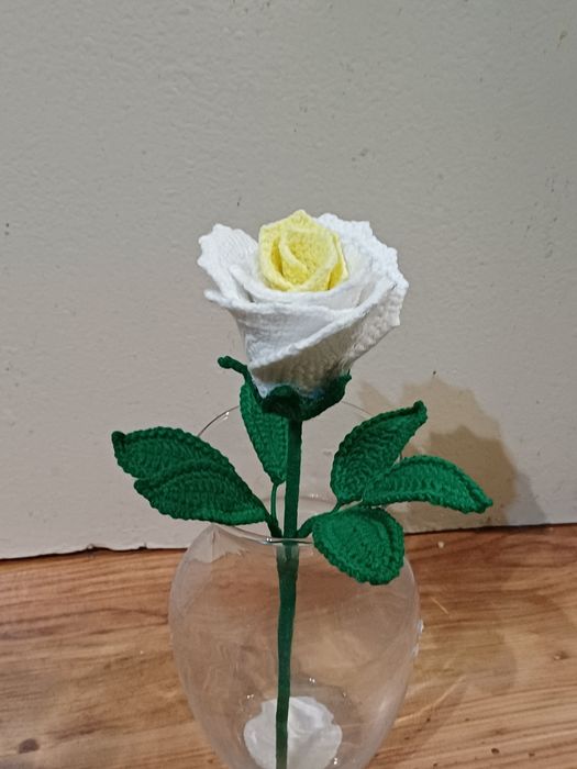 Плетени рози различни цветове