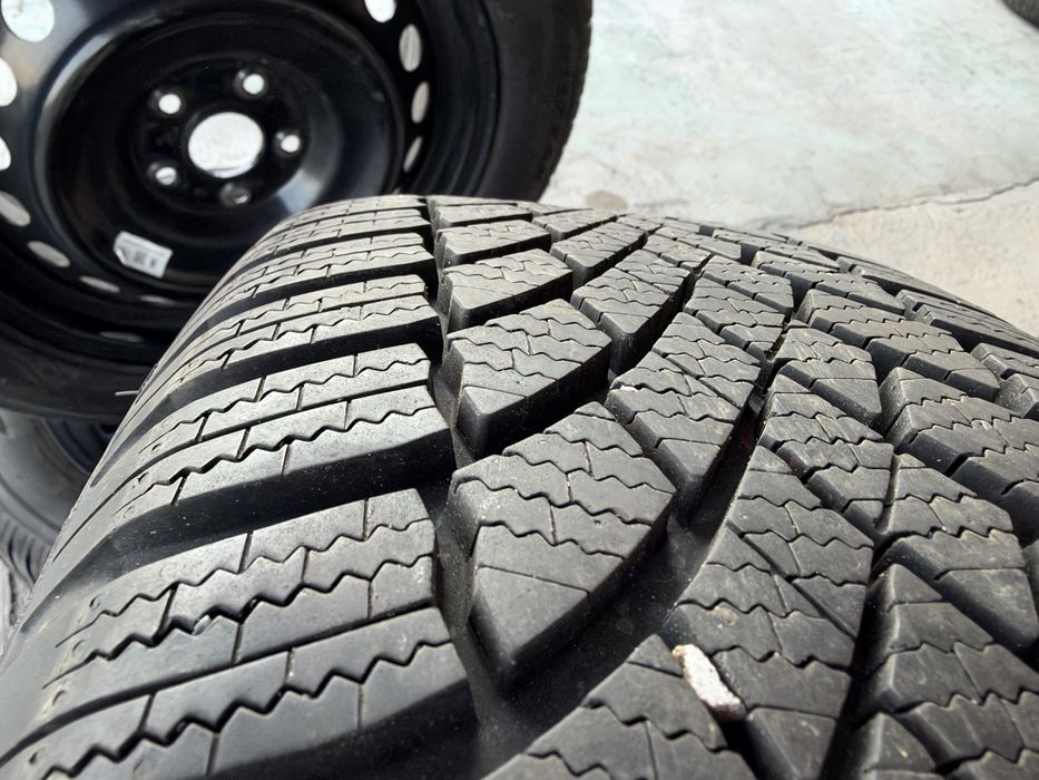 4бр. ПОЧТИ НОВИ Зимни Гуми 215/60R/17 -BRIDGESTONE/DOT:2324- С 17” Железни Джанти 5х114.3 за -TOYOTA/LEXUS/SUZUKI- 6.5Jx17H2, ET35