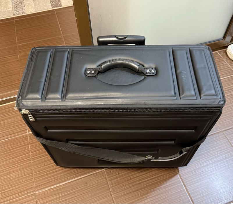 Geanta optica troller rame de vedere 192 pozitii, stare buna!