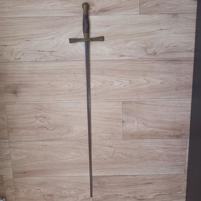 Стари пушки пищови саби ножове оръжия