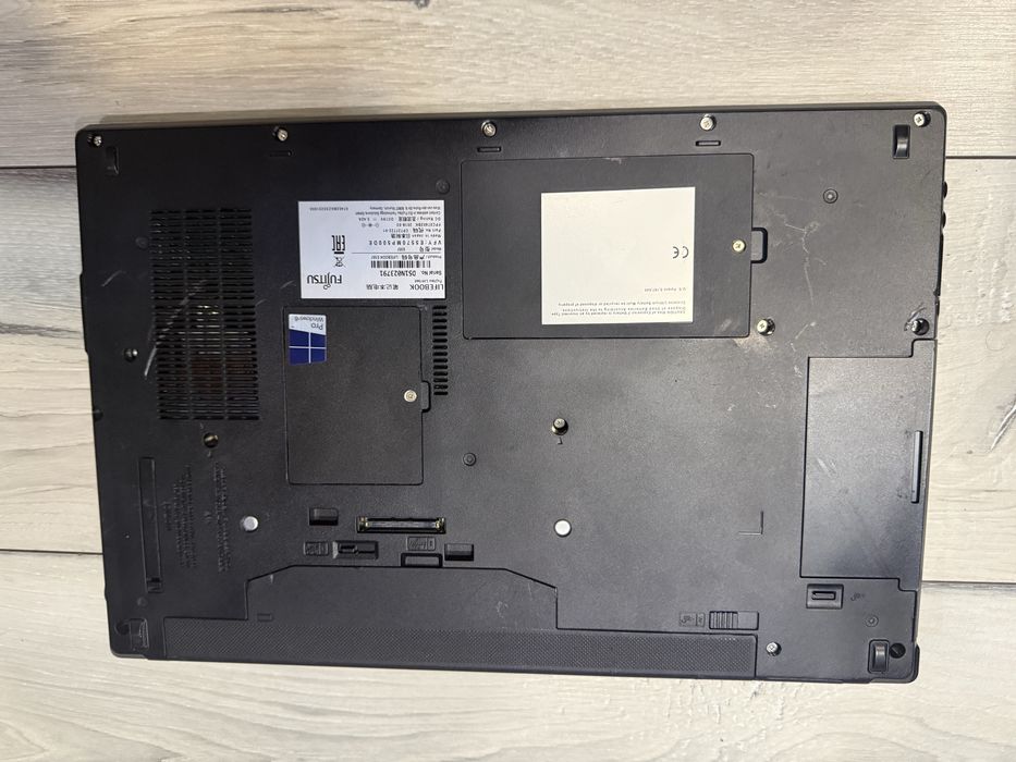 Fujitsu E557-i5 7200u/8гб/250гб ссд