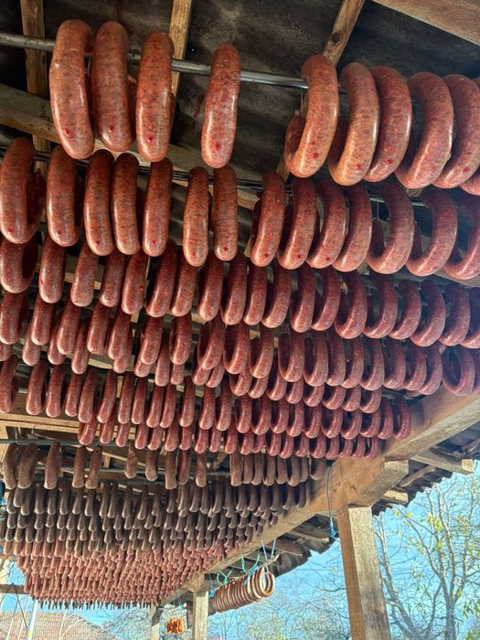 Еленско месо от благороден елен, суджук, пастърма, русенско варено