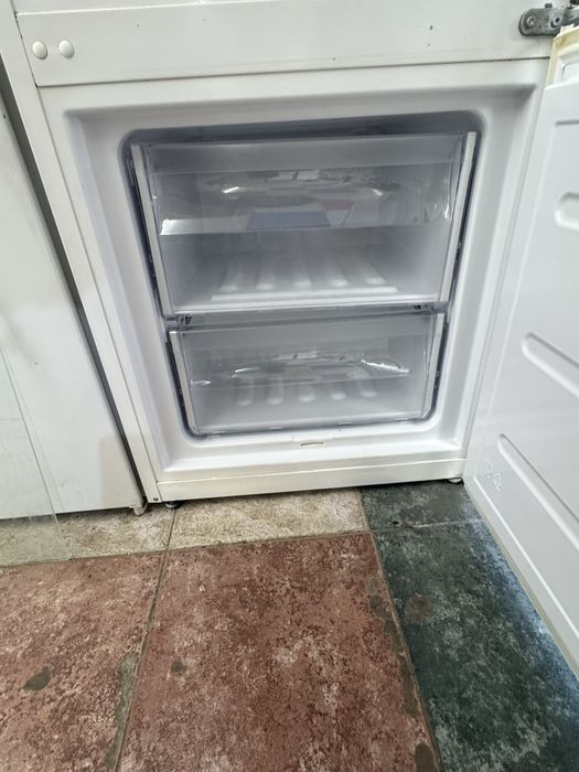 Хладилник с фризер indesit