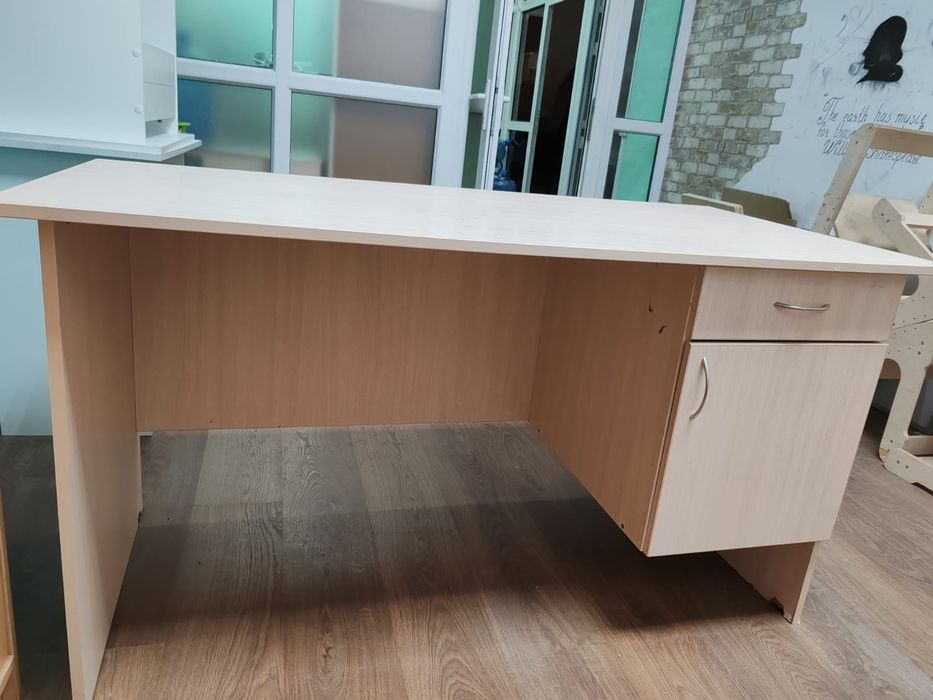 Стол письменный учительский