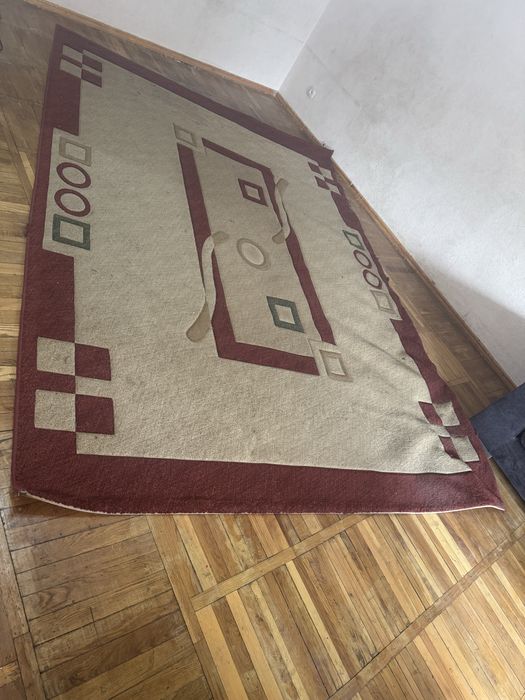 Продаётся палас в хорошем состояние