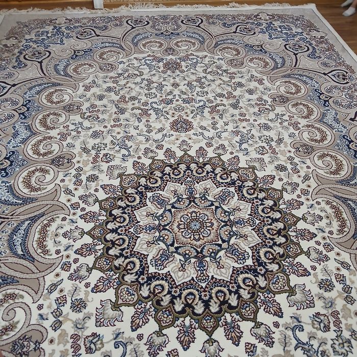Gilam sotiladi Yec Sultan 5x3 va SAG ZILLI 5.5x3  qalin gilam
