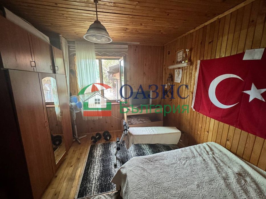 Многостайна къща с басейн в с. Просеник, Общ. Руен, обл. Бургас,