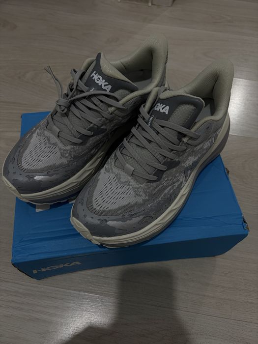 Кроссовки HOKA серо-белые