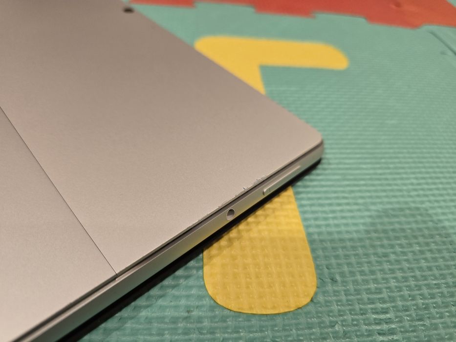 Microsoft Surface Pro 8 / i7-11th/ 16GB Ram / 256 SSD