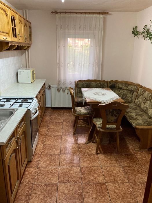 Inchiriez apartament zona Sagului