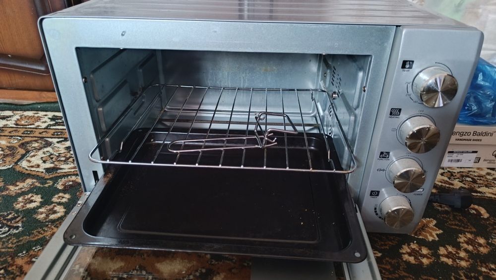 Продаётся печь Редмонд новая, использовалась 1 раз