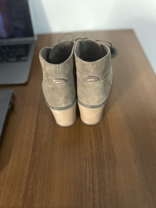 Замшевые ботинки Clarks, размер 37