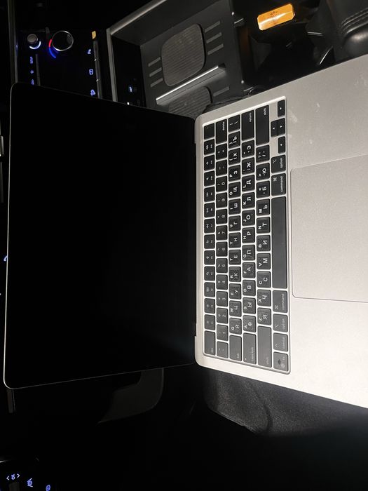 Macbook m4, 256 гб, 14 диагональ