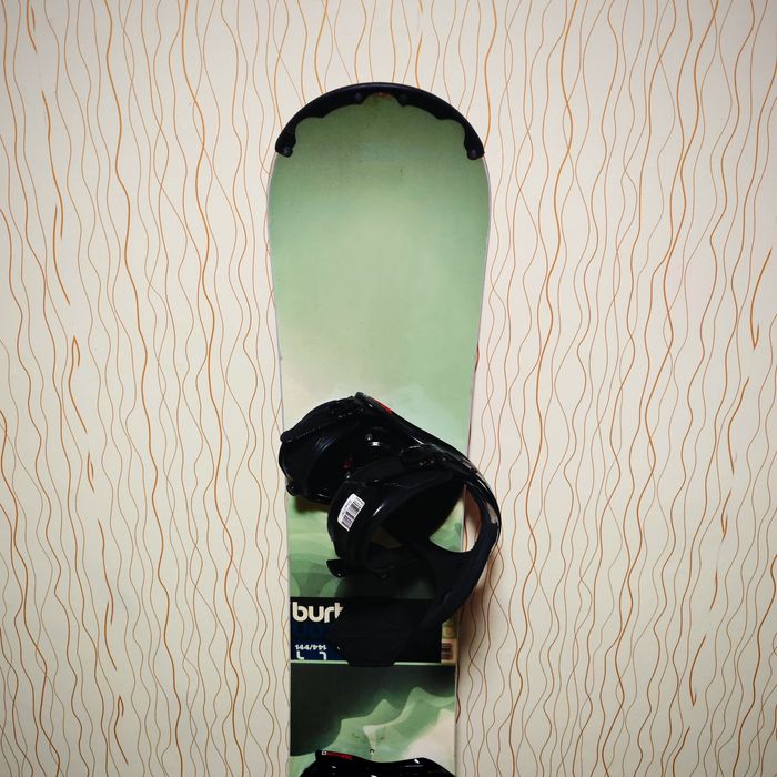Placa snowboard Burton 144 cm + legaturi Burton M